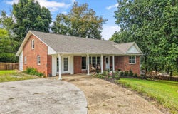 204 Doyle St, Lenoir City, TN 37771
