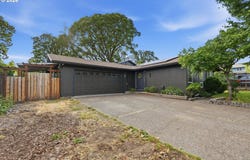 909 N SITKA Ave, Newberg, OR 97132