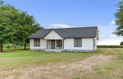 300 Grellhesl, West, TX 76691