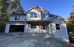 4 Randall Drive, Oxford, CT 06478