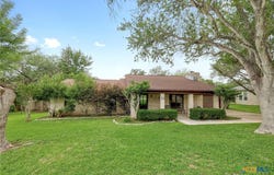 150 Oak Creek Circle, Luling, TX 78648