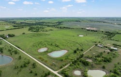 Cr 462, Lott, TX 76656