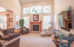 2552 CROWTHER Dr, Eugene, OR 97404