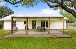 1146 Hickory Ave, ROCKPORT, TX 78382