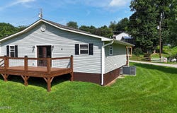 121 Willow Creek Rd, Wartburg, TN 37887