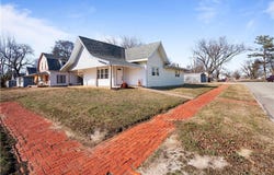 611 E 5th Avenue, Caney, KS 67333