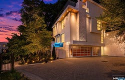 31A Casta Lane, Edgewater, NJ 07020