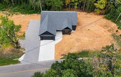 4000 Star Point Rd, Byrdstown, TN 38549