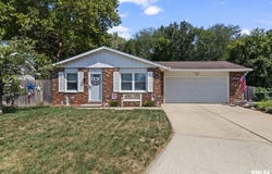 127 E Hawkeye Way, Springfield, IL 62707-8534