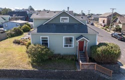 589 W OLIVE St, Newport, OR 97365