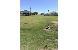 1912 Bayview Dr, Palacios, TX 77465