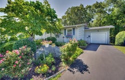16 Superior St, Warwick, RI 02886