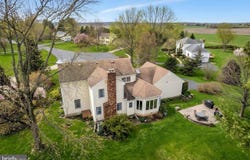 4 HARDLEY Drive, CRANBURY, NJ 08512