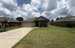 1123 SW Colonial Dr, Cullman, AL 35055
