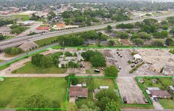 5500 39th St, Groves, TX 77619
