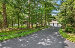 8 Landfall Circle, East Hampton, NY 11937