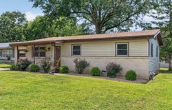 1112 E Mcclernon Street, Springfield, MO 65803