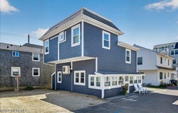 69 Spray Way, Lavallette, NJ 08735