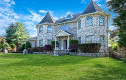 2 Deepwells Lane, Saint James, NY 11780