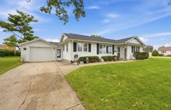 1121 3rd Avenue, De Witt, IA 52742