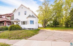 1027 E 9th St, Duluth, MN 55805