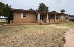 901 E Burnside Street, Rotan, TX 79546