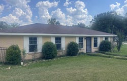 304 Weathersby Rd, Hattiesburg, MS 39402