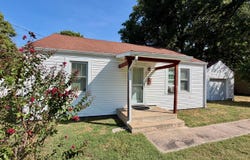 323 E Summit Street, Bolivar, MO 65613