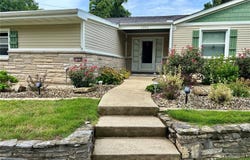 4900 Voltaire Drive, Godfrey, IL 62035
