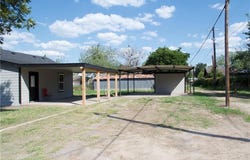 300 E Le Roy Street, Three Rivers, TX 78071