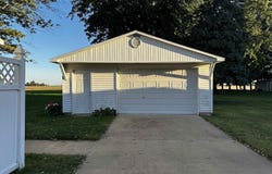 207 SPRING BAY Drive, Jacksonville, IL 62650-9586