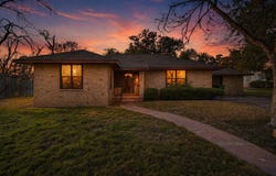 927 E Walnut St, La Grange, TX 78945