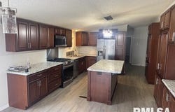 2208 Rancho Boulevard, Quincy, IL 62305