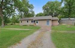 301 E 3rd Street, Altamont, KS 67330