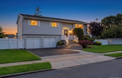 25 Laurel Place, Bethpage, NY 11714