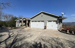 1079 Cambridge Drive, Blue Eye, MO 65611