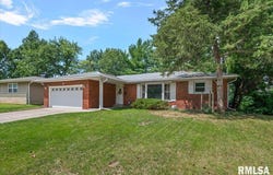 821 ROANOKE Drive, Springfield, IL 62702