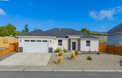 1849 STEELHEAD St, NorthBend, OR 97459