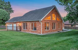 8831 Gladlea Drive, Sunset Hills, MO 63127