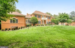 8261 ROSELAND Drive, FAIRFAX STATION, VA 22039