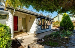 670 WOODCREST Dr, Springfield, OR 97477