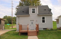 330 Black Hawk Rd, Waterloo, IA 50701