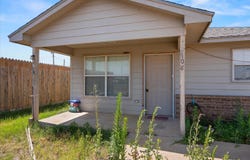108 11th Street, Plains, TX 79355