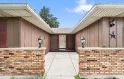 830 Hiawatha Drive, Elgin, IL 60120