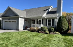 44 Carriage Lane, Brunswick, ME 04011