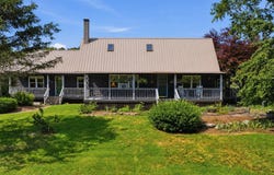 15 Thompson Rd, Hubbardston, MA 01452