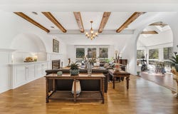 39 Kings Grant Rd, Weston, MA 02493