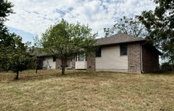 3015 Pool Drive, Mountain Grove, MO 65711