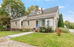 2 Hill St, Amesbury, MA 01913