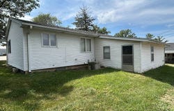 302 NW 7th St, Leon, IA 50144
